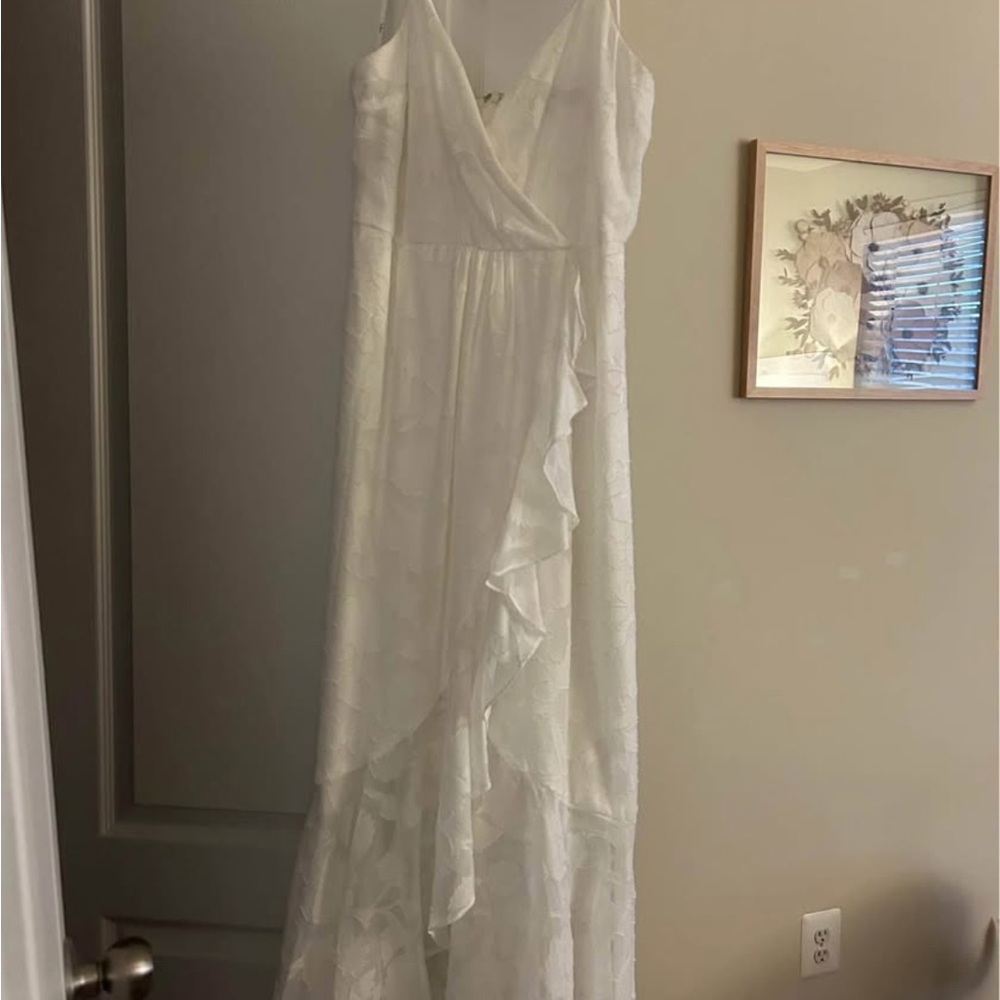 Lulus’s white floral dress